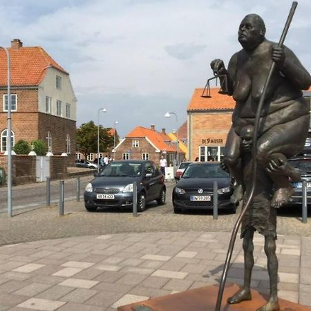 Hyggeligt Lille Byhus Lige Mellem Havnen Og Bytorv Ringkobing Luaran gambar