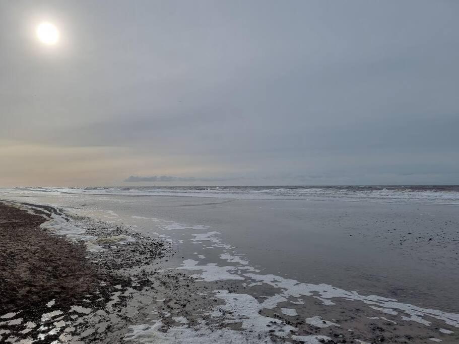 Hyggeligt Lille Byhus Lige Mellem Havnen Og Bytorv Ringkobing Luaran gambar