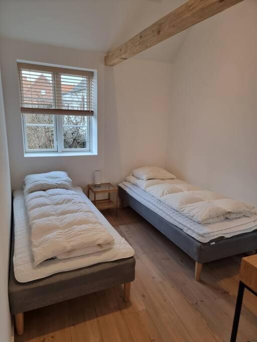 Hyggeligt Lille Byhus Lige Mellem Havnen Og Bytorv Ringkobing Luaran gambar